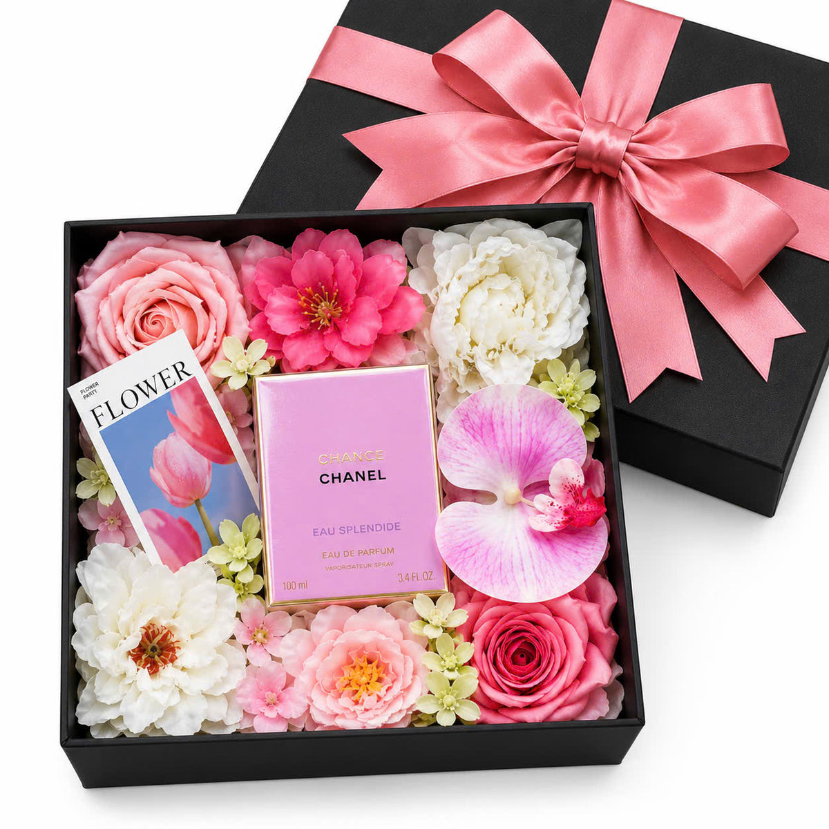 Chanel Chance Eau Splendide EDP 100ml giữa hoa trang trí hồng trắng