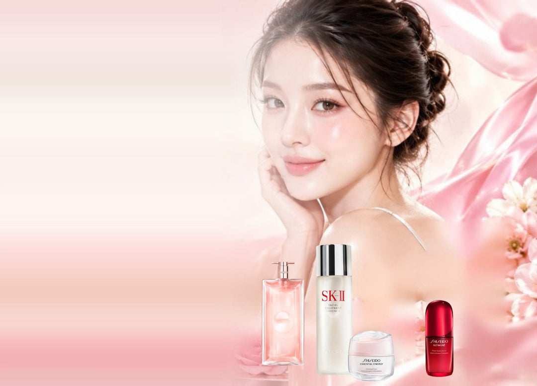 Chai serum và hũ kem dưỡng da trên nền lụa tím nhạt