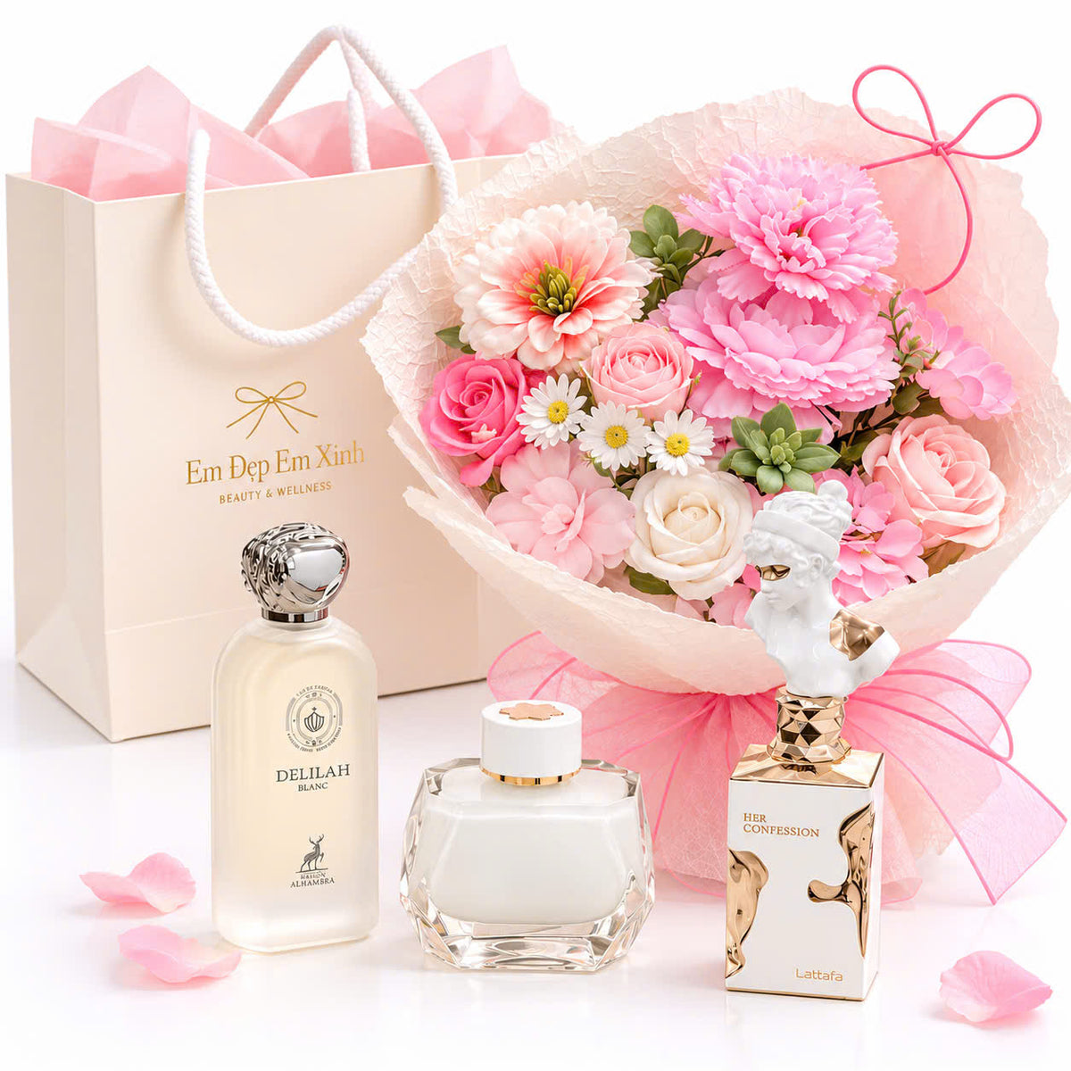 Bộ ba chai nước hoa cùng bó hoa và túi quà màu kem