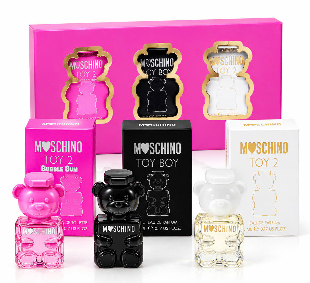 Set Moschino 3 x 5ml gồm Toy 2 Bubble Gum màu hồng, Toy Boy màu đen và Toy 2 màu trắng cùng hộp hồng