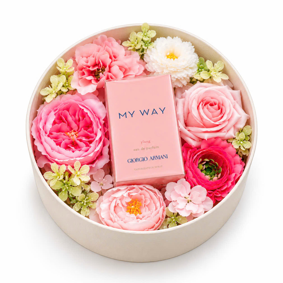 My Way Ylang 90ml giữa hoa hồng trắng trong hộp tròn màu kem