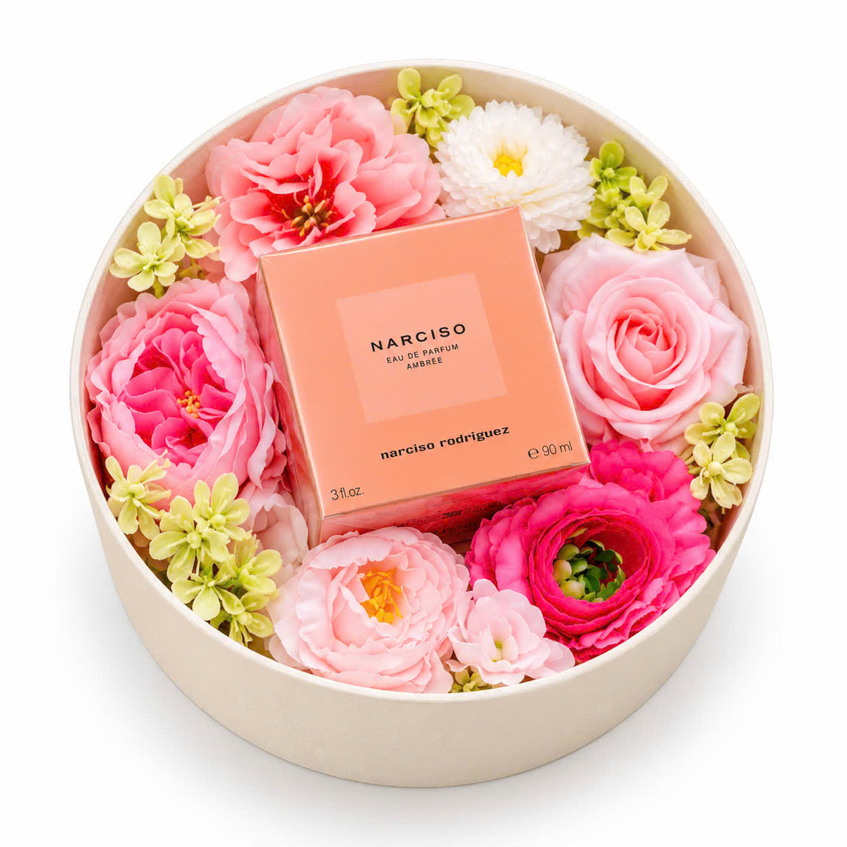 Narciso Ambrée EDP 90ml giữa hoa trang trí hồng trắng