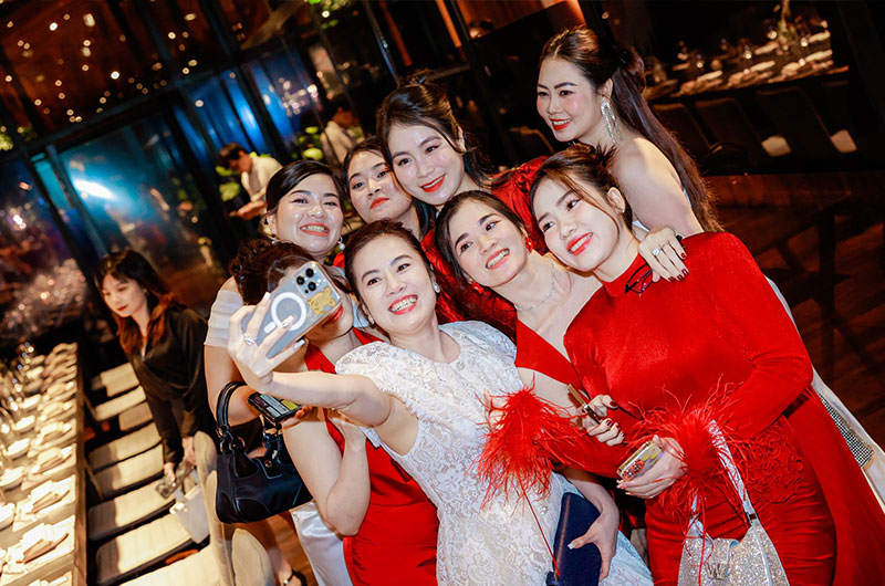 Hoạt Động & Sự Kiện