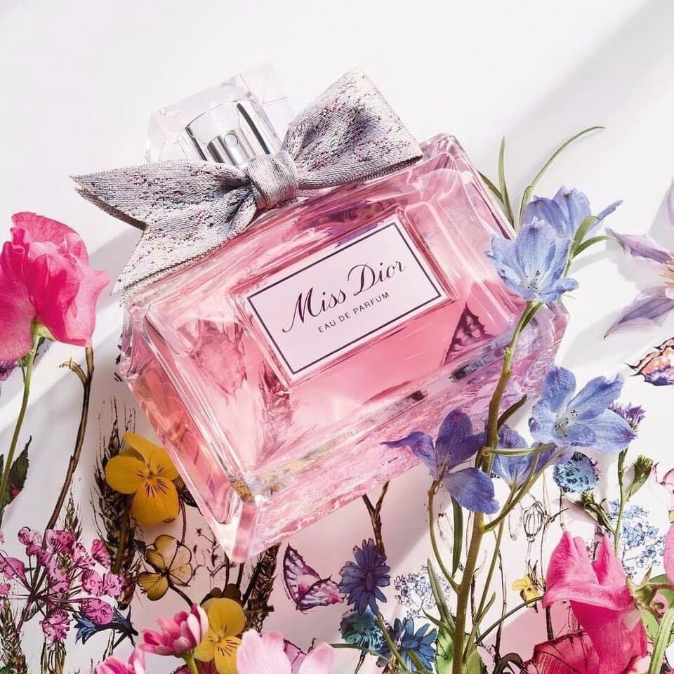 Pari hoa lệ trong từng mùi hương Dior